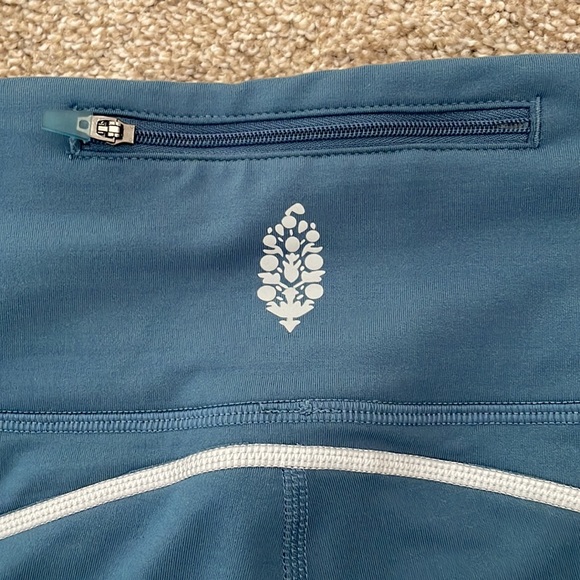 Free People Movement You’re a Peach Pocket Leggings -skyline blue - Picture 9 of 10
